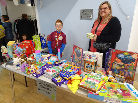 Tombola in support of Trumpington Drama Group at the Trumpington Pavilion Christmas Fair, with Kelly Smith. Photo: Andrew Roberts, 4 December 2022.